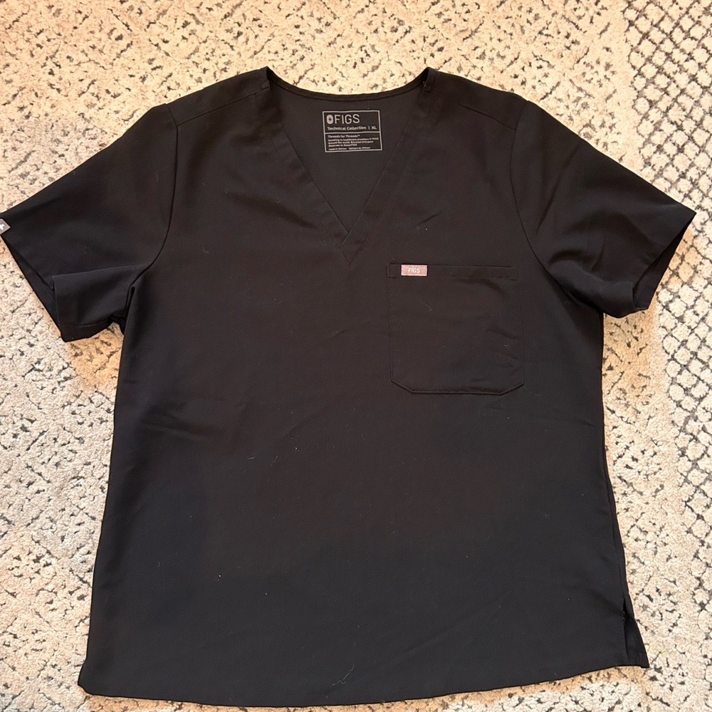 FIGS Women’s Catarina Black Scrub Top